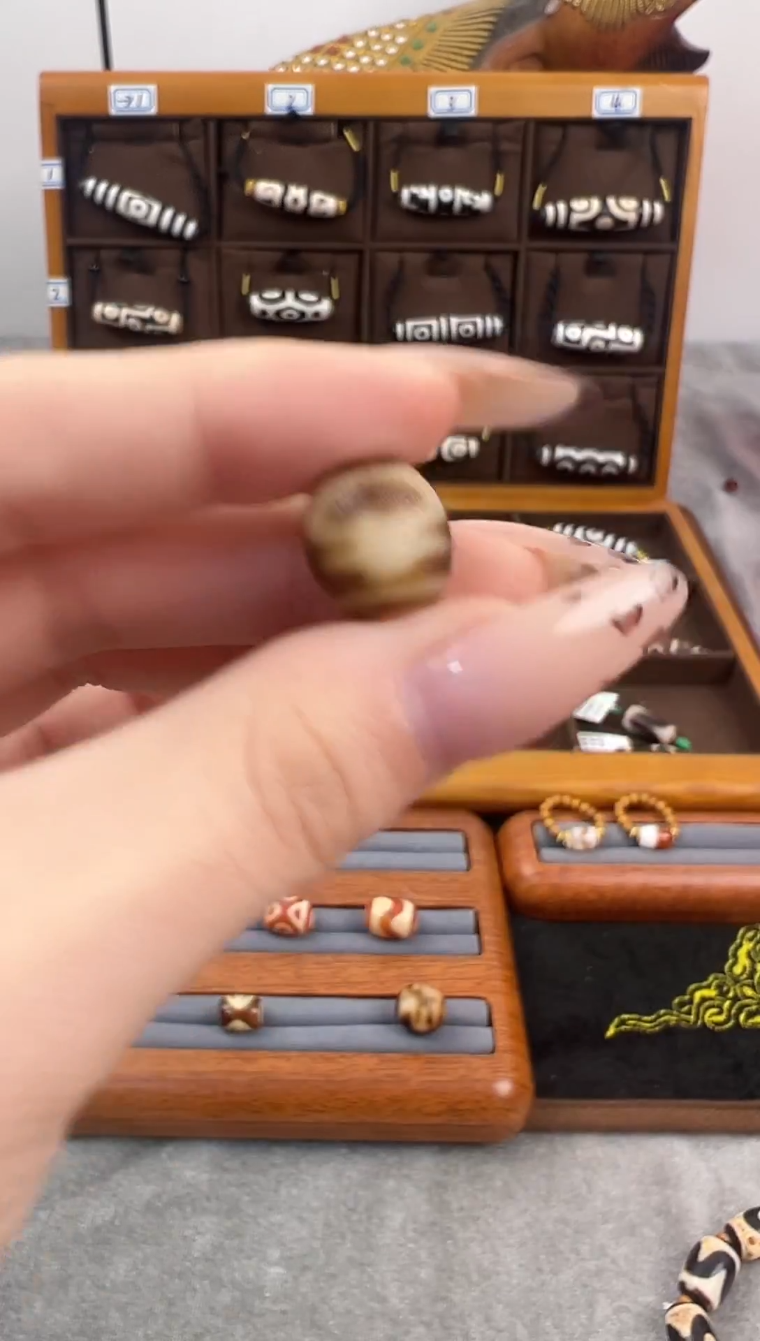 玛瑙/玉髓（覆膜）颈饰未镶嵌65.（微瑕）