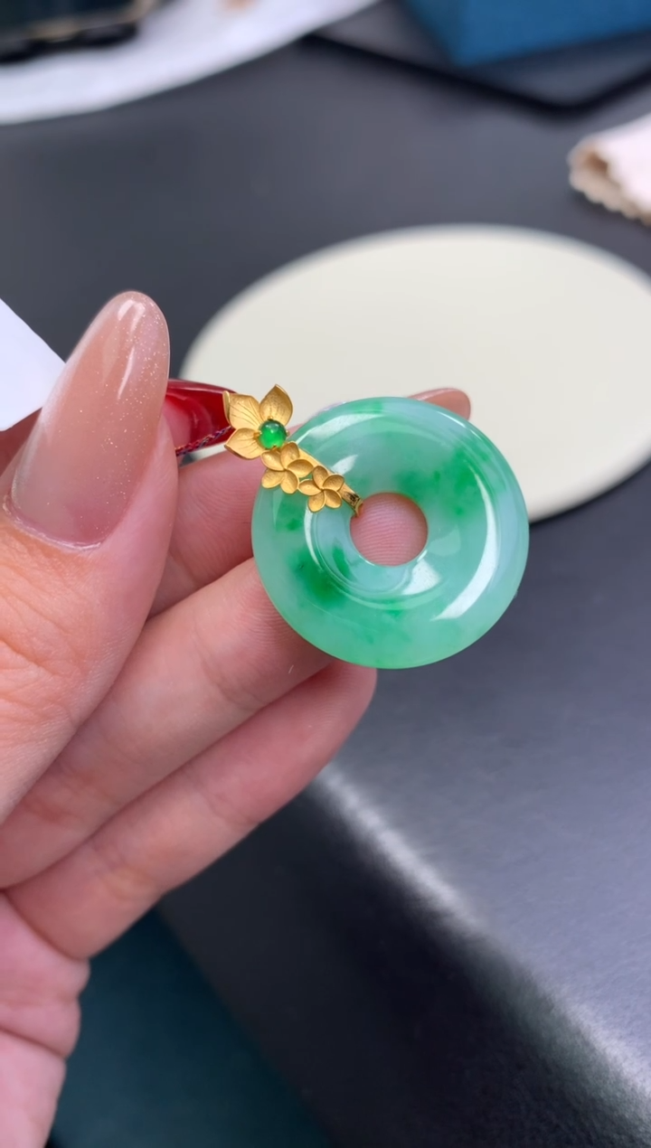 颈饰18K金镶嵌翡翠48小时鉴赏期 退货不扣服务费