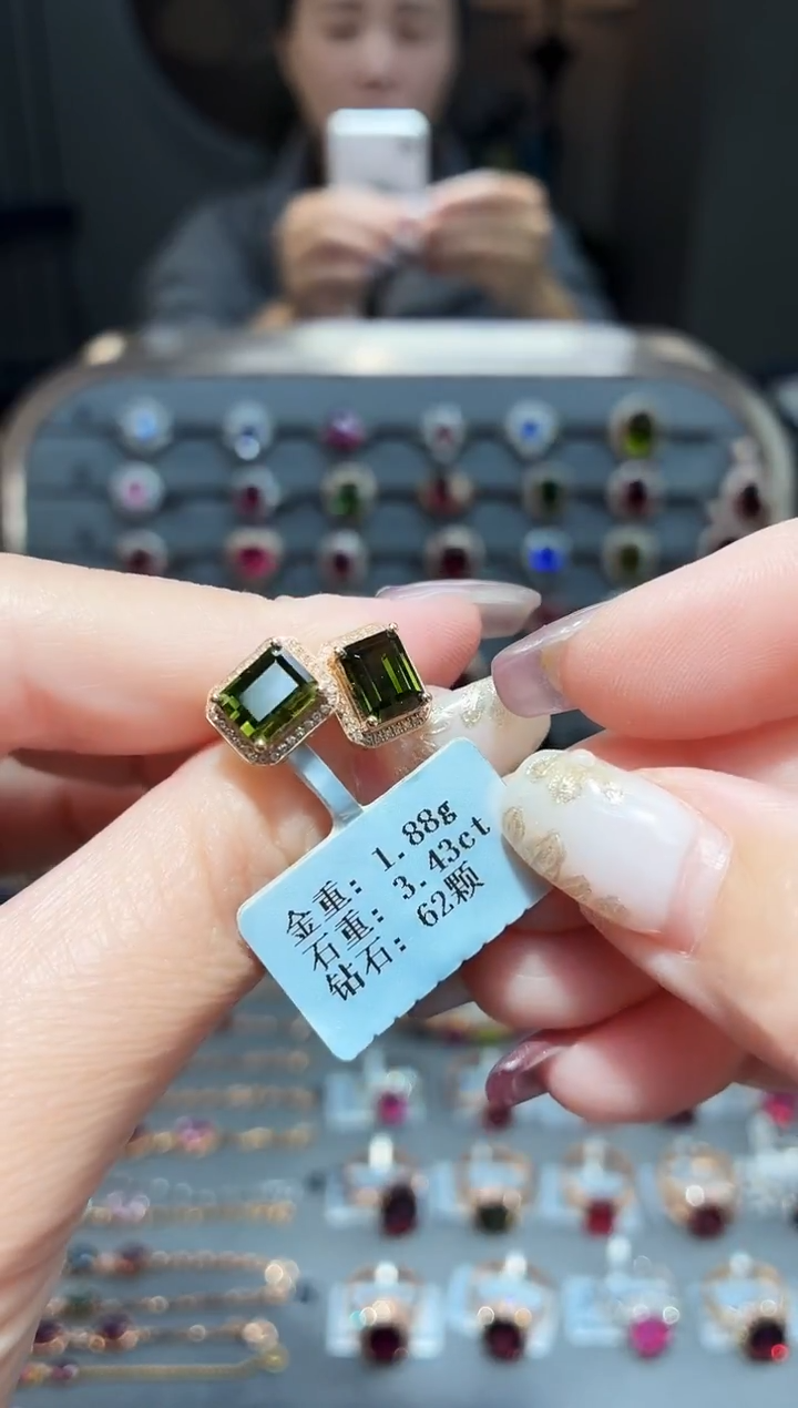 18K金镶嵌耳饰碧玺3.43配钻