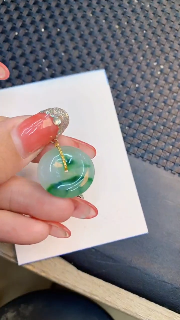 颈饰18K金镶嵌翡翠1