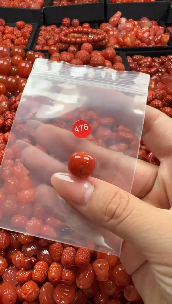 南红玛瑙未镶嵌颈饰1