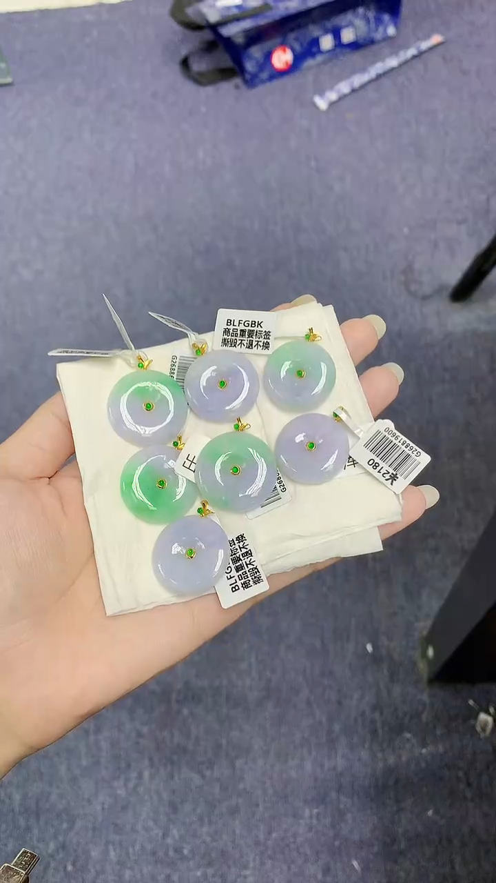 翡翠18K金镶嵌颈饰天然缅甸翡翠A货多样性发其一