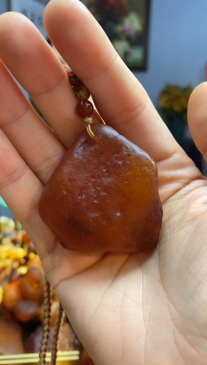 未镶嵌颈饰琥珀吊坠