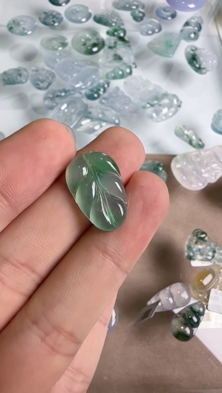 【闪购商品】翡翠吊坠(不含链)未镶嵌··