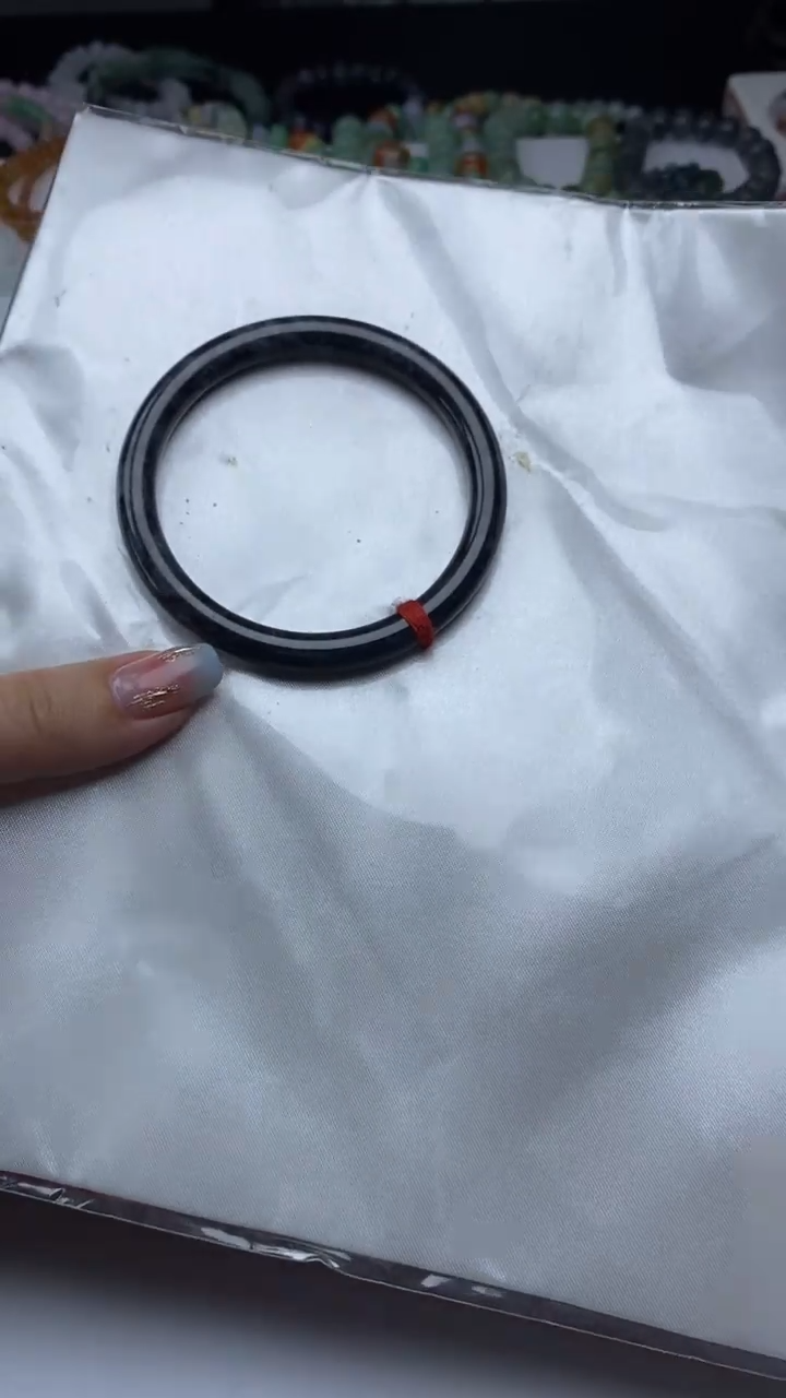 翡翠手镯未镶嵌翡翠