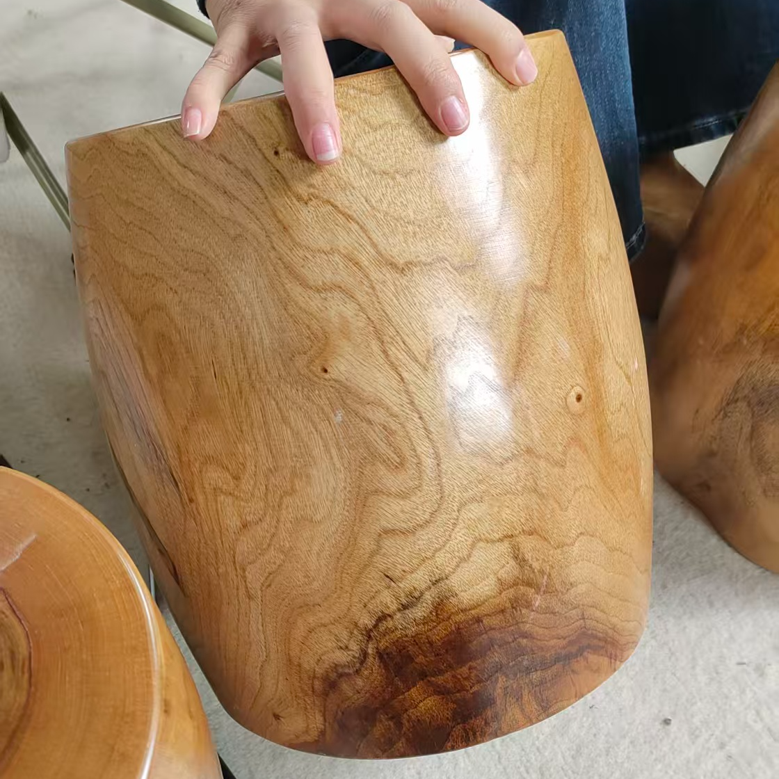 香樟木根雕工厂直销无拼接一体式客厅卧室