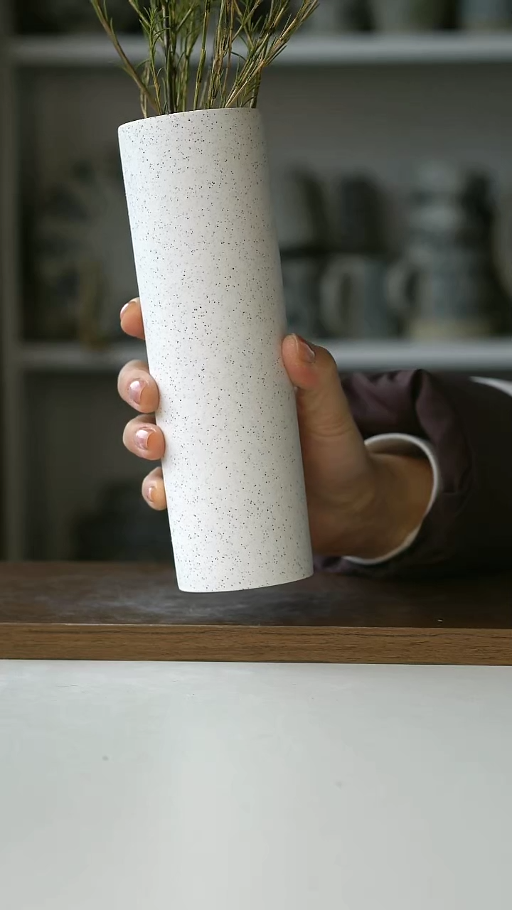 【闪购商品】陶瓷出荷兰直身花瓶@4-2@