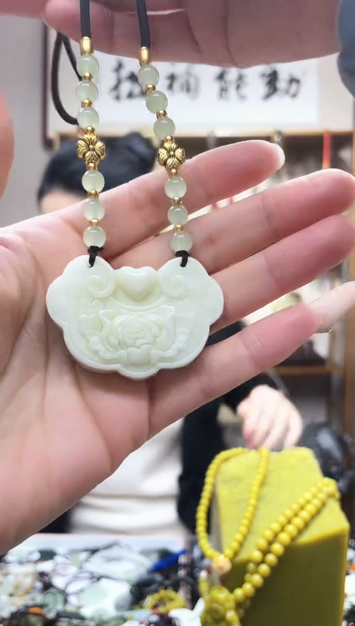 未镶嵌岫玉吊坠·