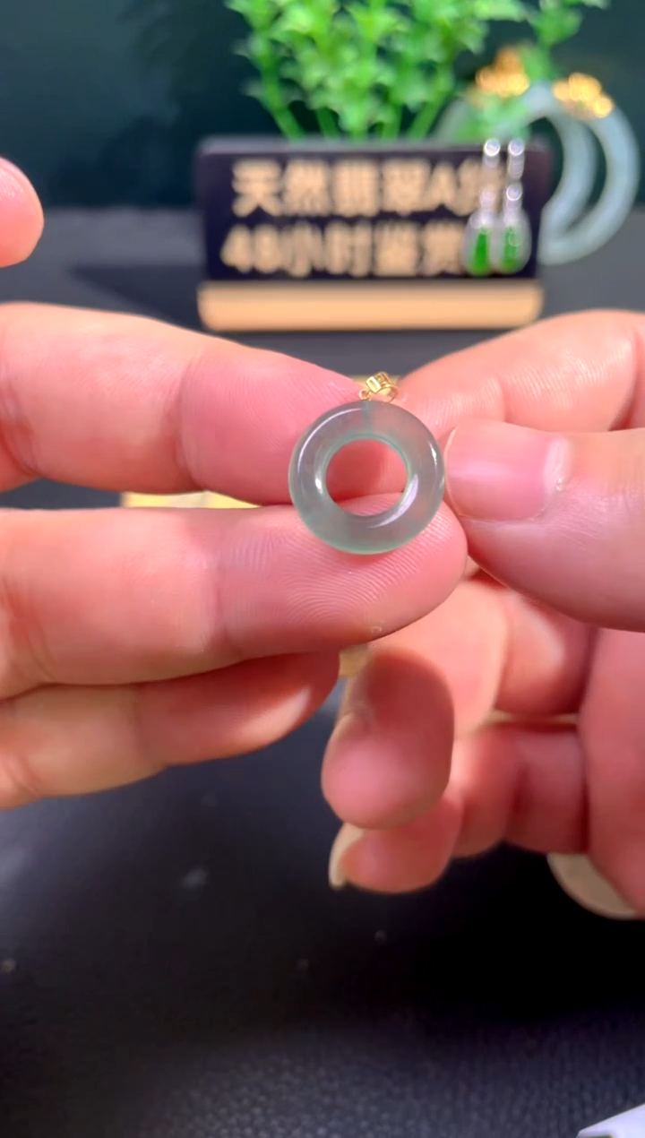 颈饰18K金镶嵌翡翠翡翠