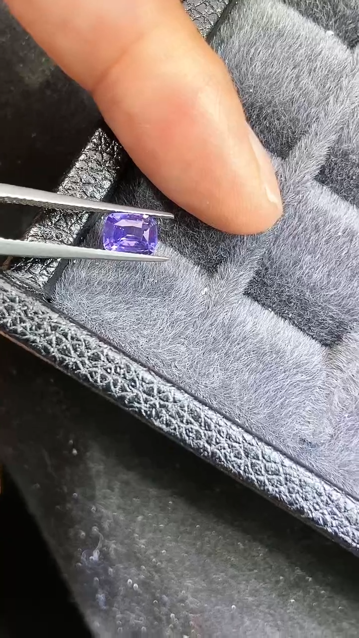 【闪购商品】定制蓝宝石定制未镶嵌紫色无烧国际证书1.095克拉变色