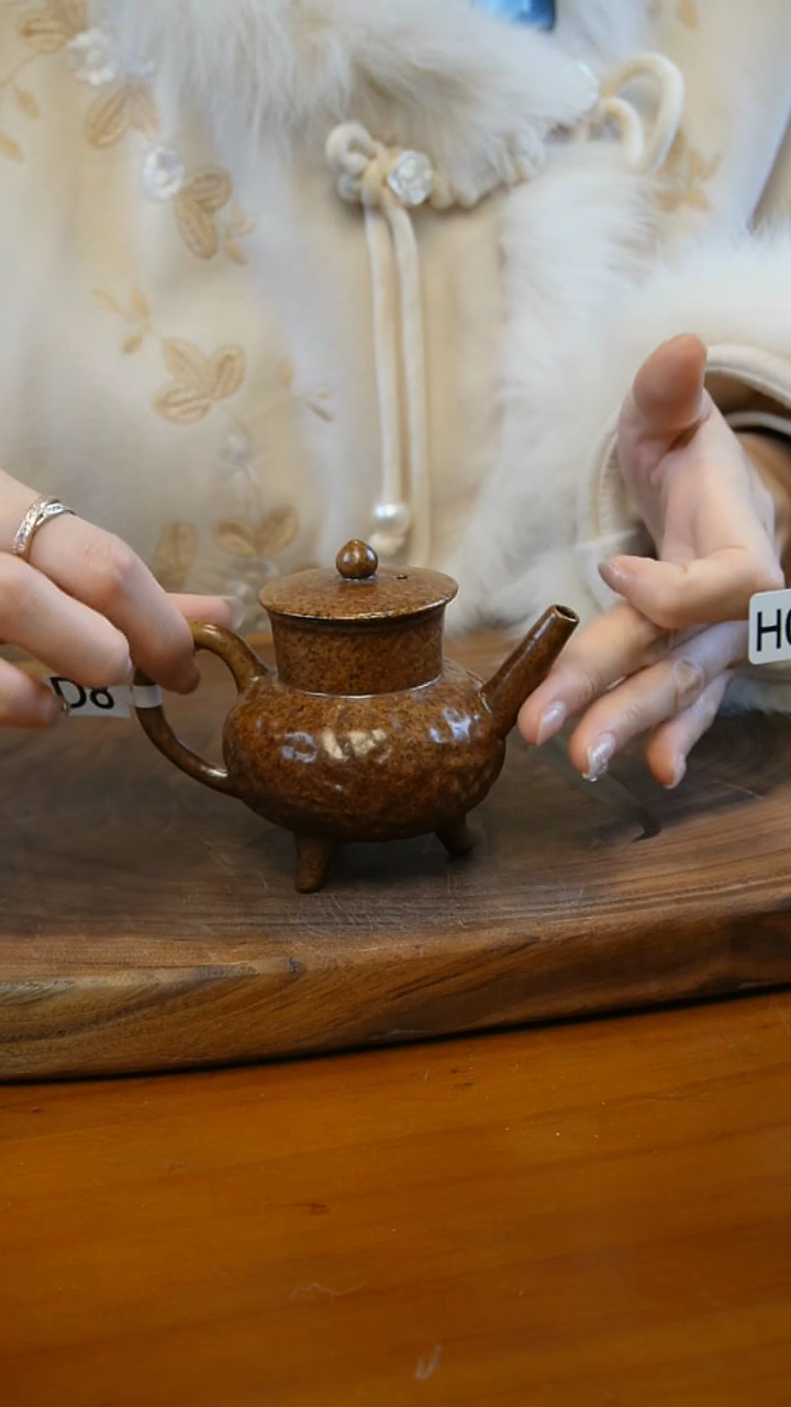 【闪购商品】D8三足闻香磨砂感老岩泥茶壶