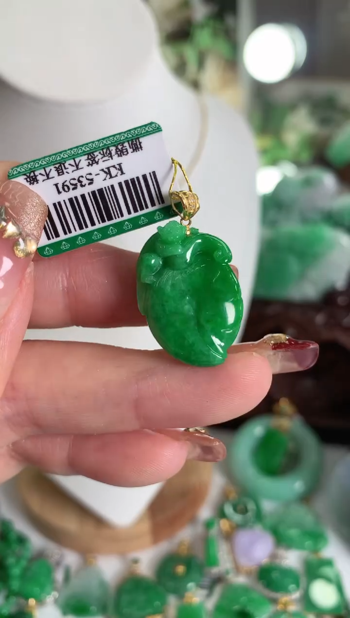 【闪购商品】翡翠吊坠(不含链)18K金镶嵌挂件