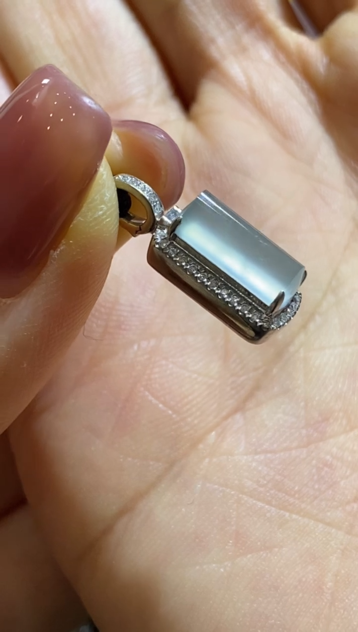 颈饰18K金镶嵌翡翠收到货48小时鉴赏期（超时不退不换）新年配饰