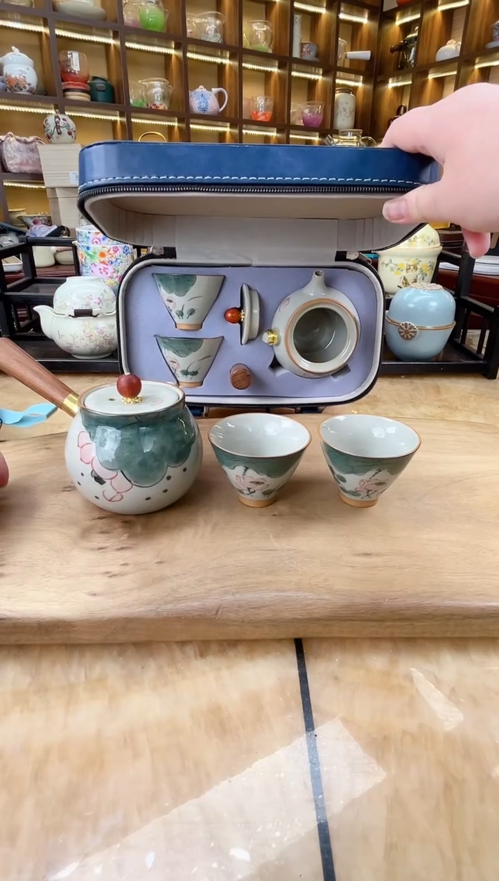 【闪购商品】哥窑荷叶侧把壶1壶2杯+皮包