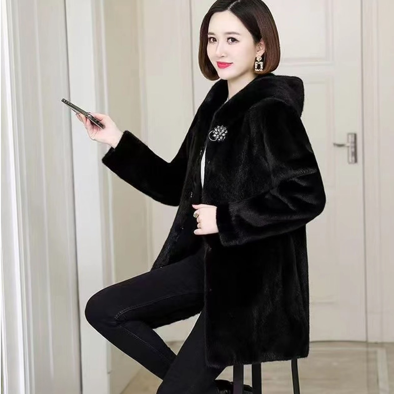 妈妈装2025新款貂兄世家中长款连帽外套女款气质高端中老年加厚冬