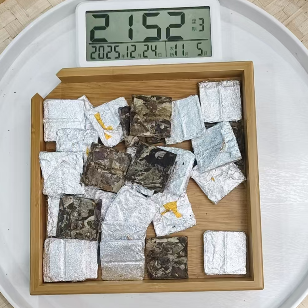 刀刃严选-2065号2024年815古树春白茶小方片8g/片12-24