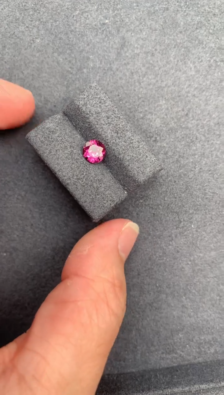 【闪购商品】石榴石裸石未镶嵌1ct镁铝榴石