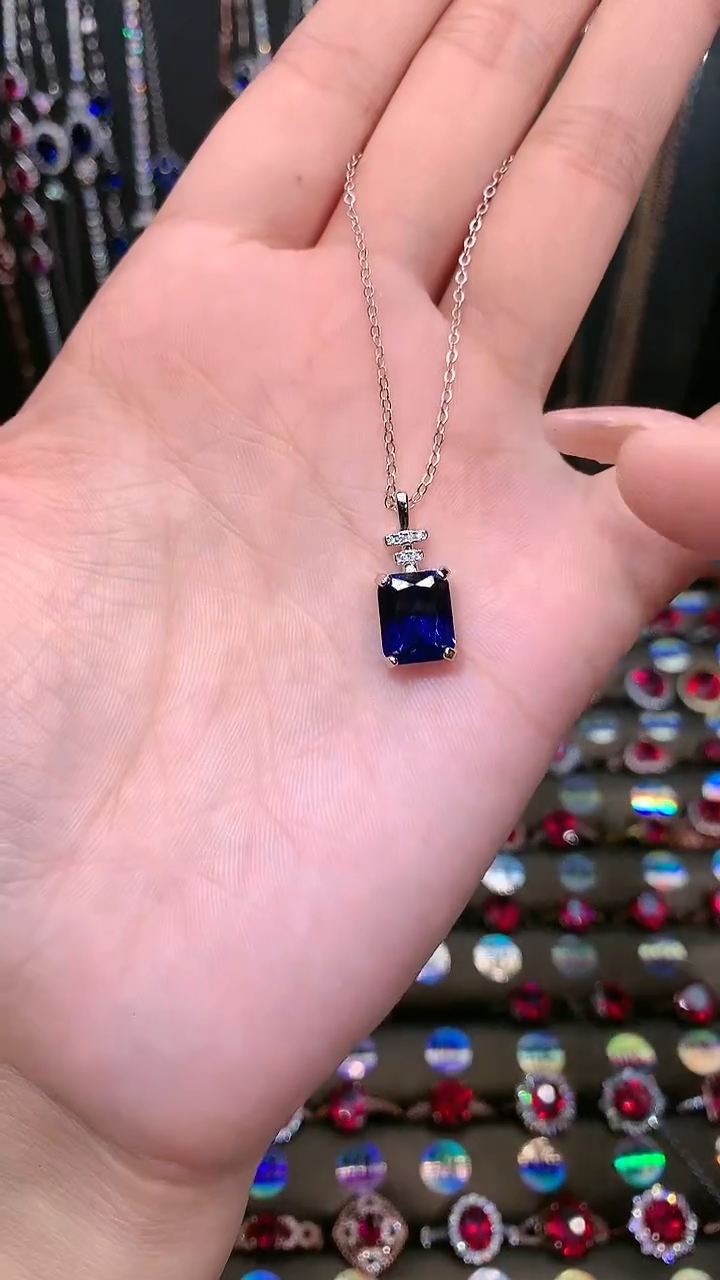【闪购商品】蓝宝石吊坠(赠链)银S925镶嵌银色