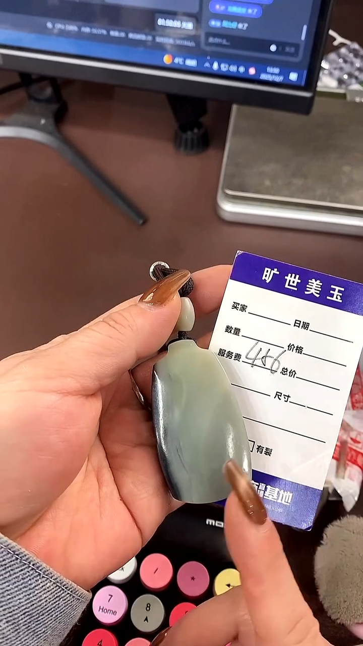 颈饰未镶嵌和田玉吊坠