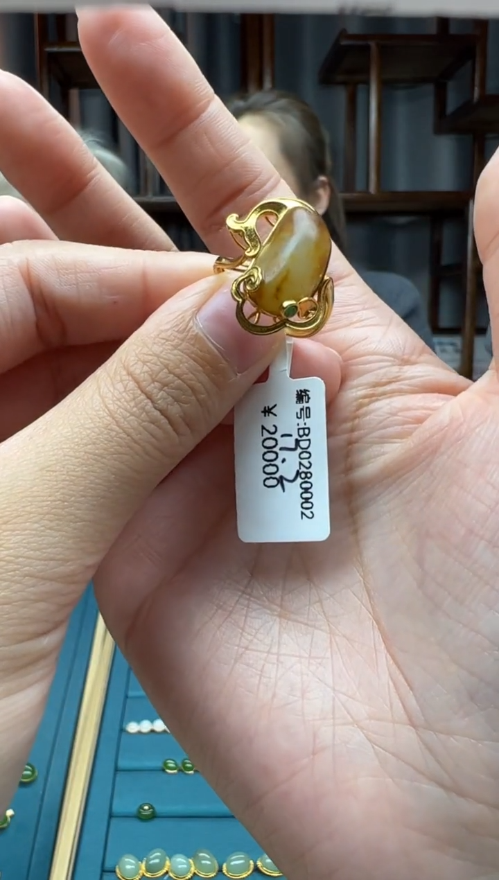 【闪购商品】和田玉颈饰18K金镶嵌戒指