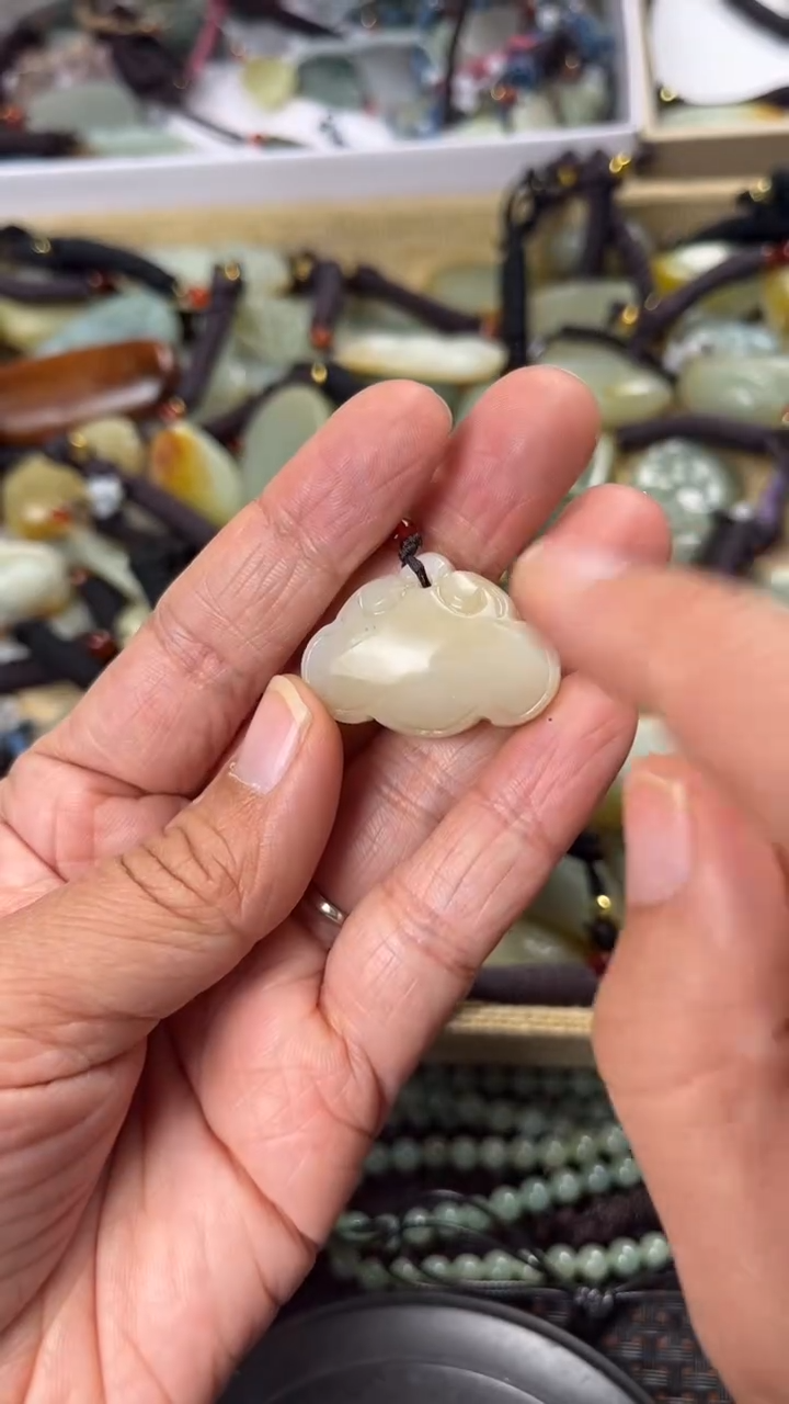 【闪购商品】和田玉颈饰未镶嵌多样性发货没有证书拍一发一有瑕