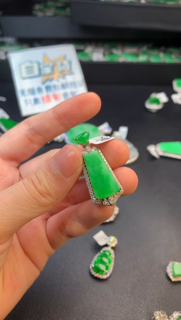 【闪购商品】翡翠颈饰银S925镶嵌翡翠