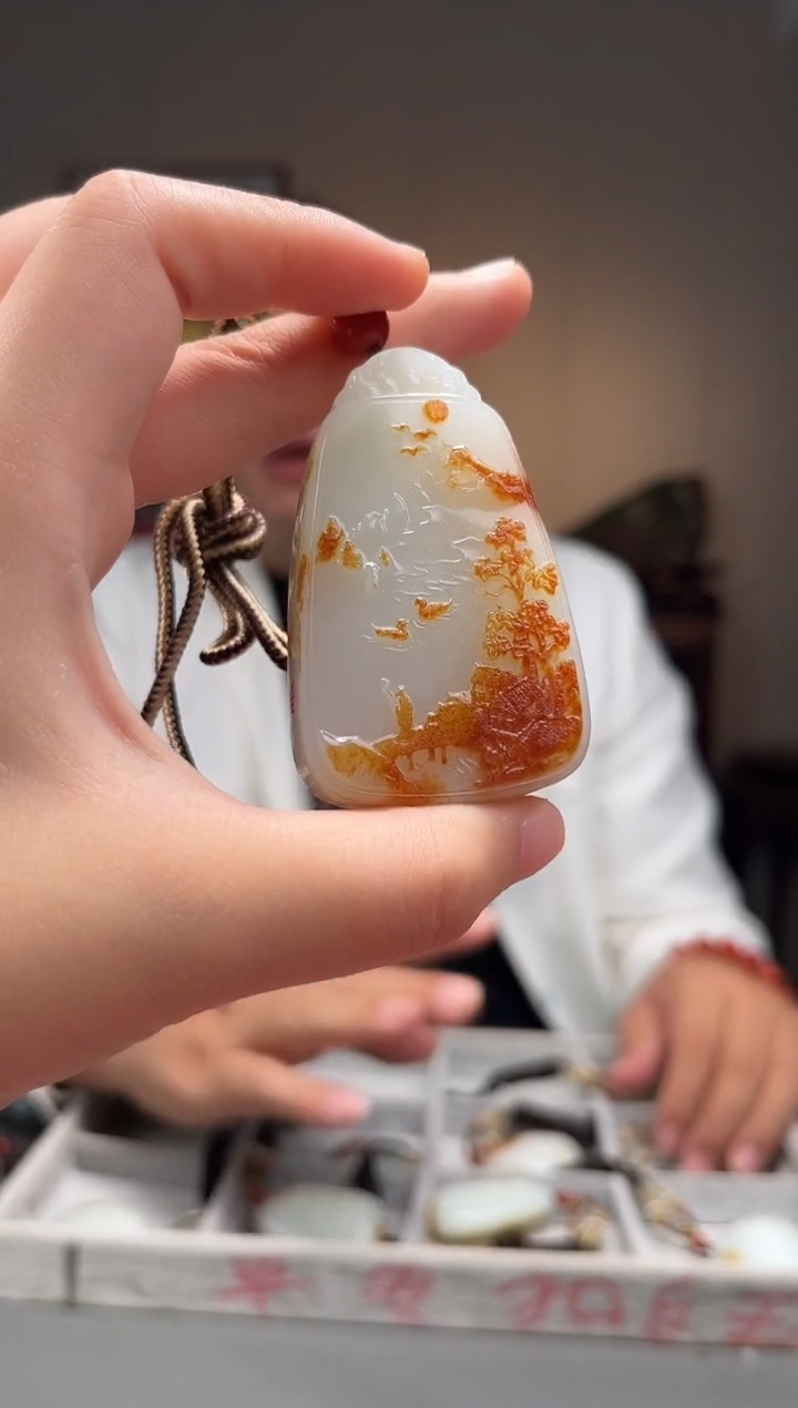颈饰未镶嵌和田玉吊坠