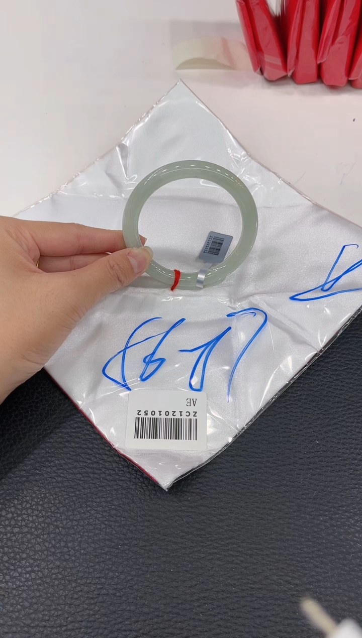 【闪购商品】翡翠手镯未镶嵌手镯