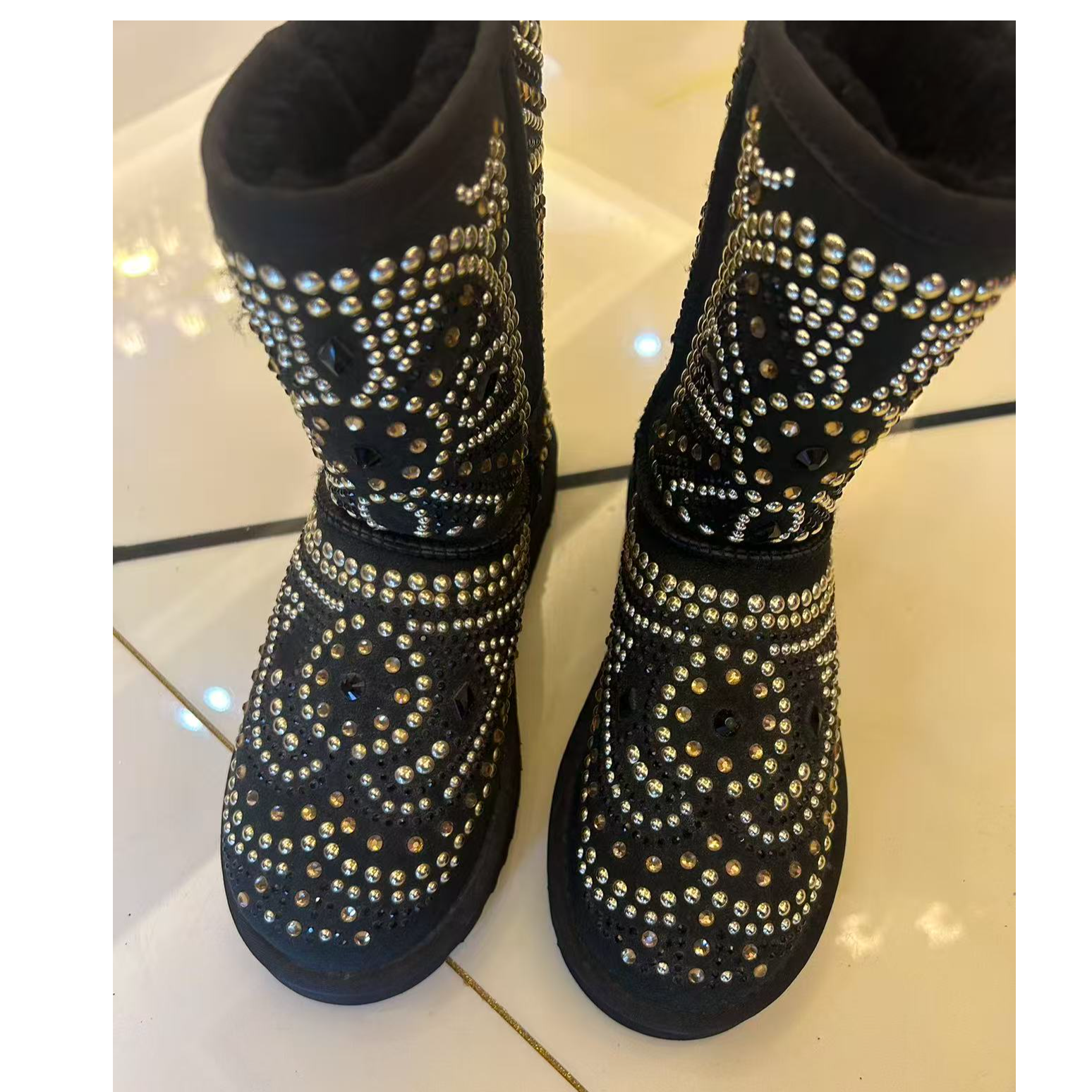 时尚雪地靴靴子女士女靴中筒黑色部分地区限拍，一到两个