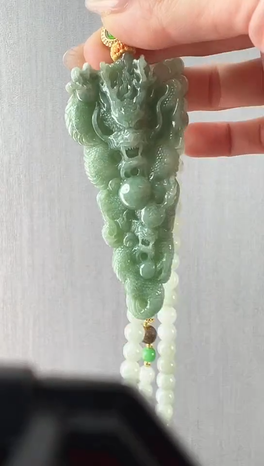 颈饰未镶嵌翡翠龙