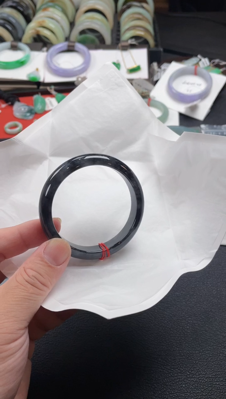 【闪购商品】翡翠手镯未镶嵌56圈口