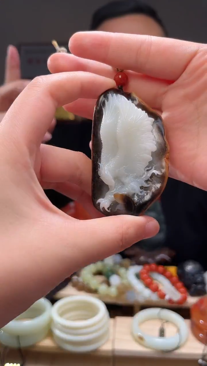 颈饰未镶嵌和田玉吊坠