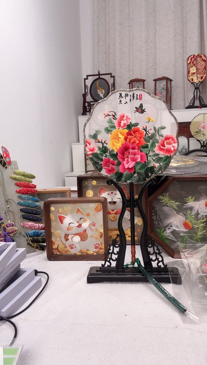 扇子苏绣作品手工团扇