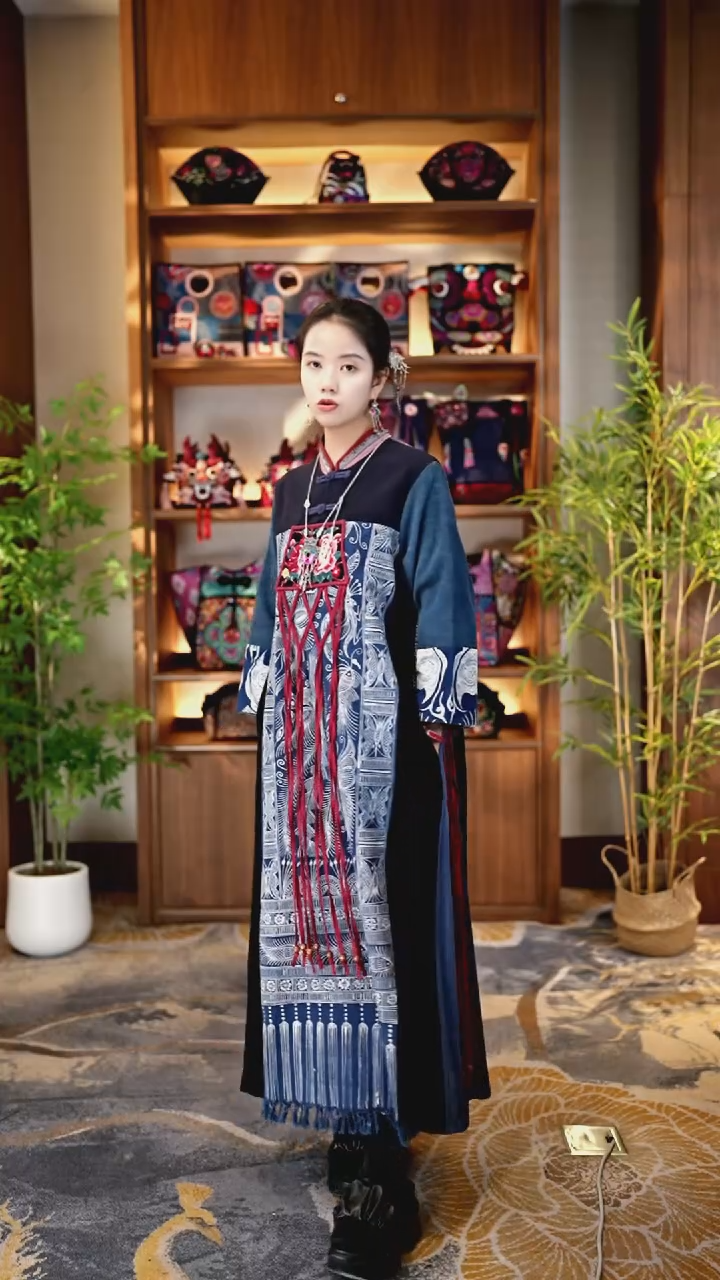 刺绣私人定制苗族手工衣服A9751