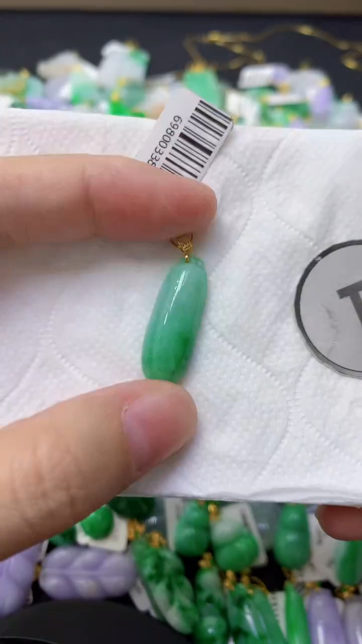 颈饰18K金镶嵌翡翠天然缅甸翡翠A货