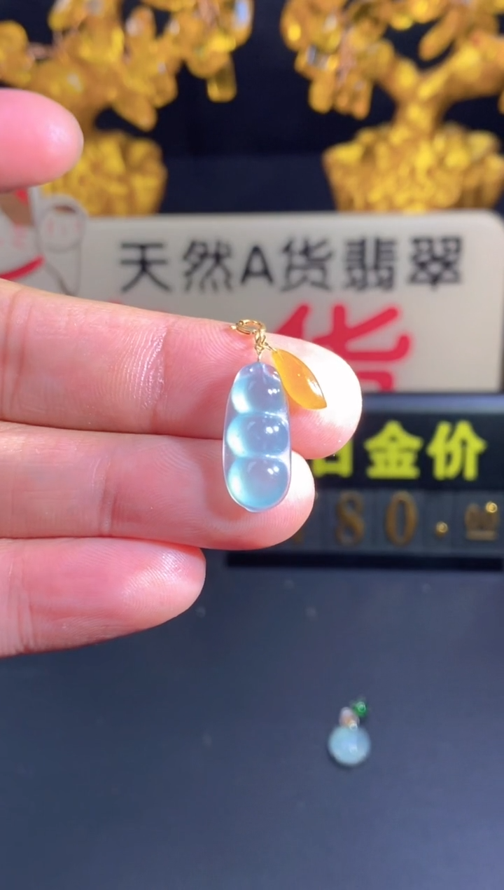 翡翠18K金镶嵌颈饰        