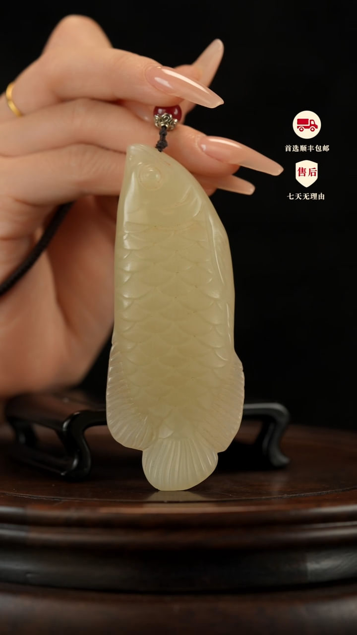 云南石竹叶青雕刻：金龙鱼手把件挂件