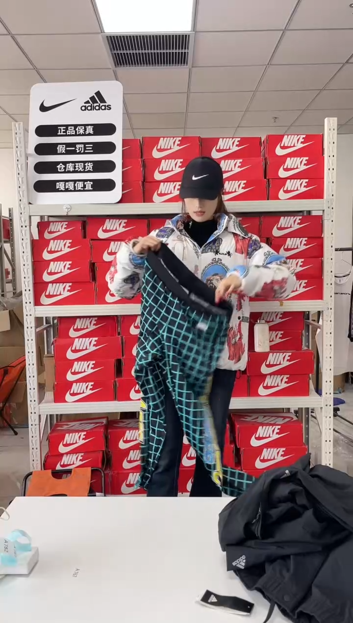 编码 689闪购尺码 l  Nike/耐克卫衣卫裤以直播间过款为主