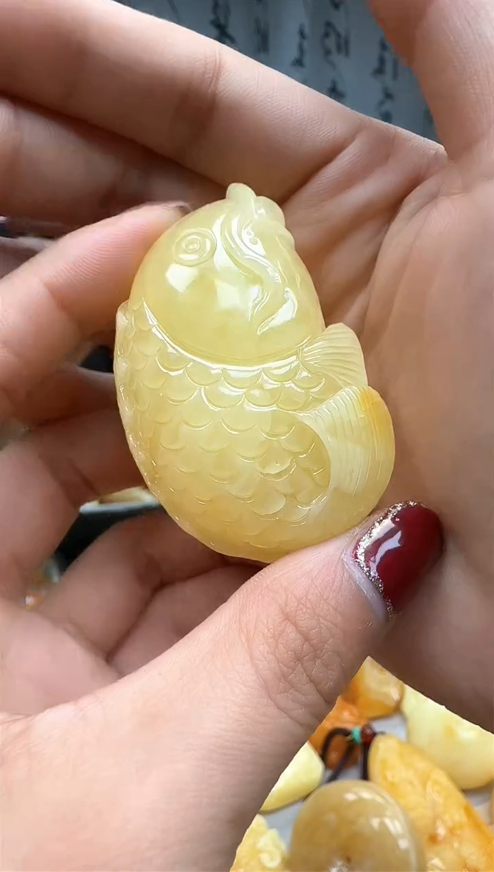 【闪购商品】琥珀裸石未镶嵌挂坠