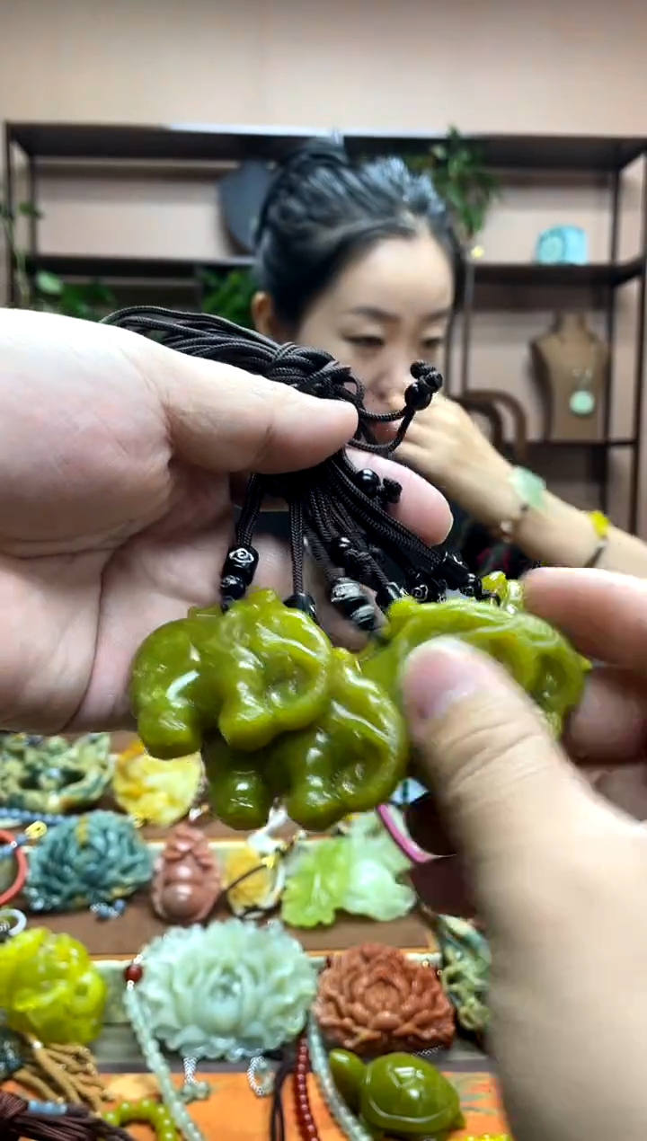 未镶嵌岫玉吊坠多样性发货发微瑕其中之一