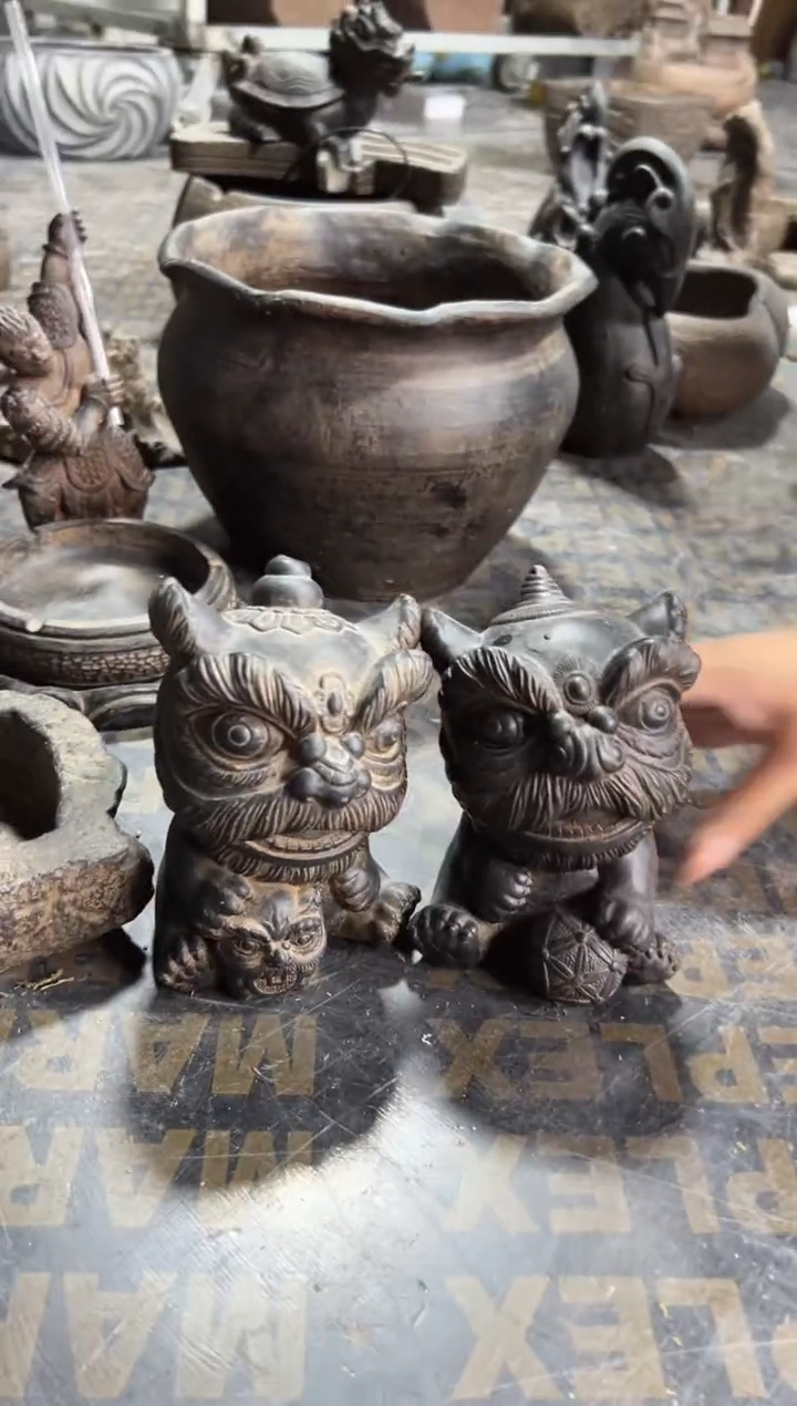 陶土瑞气盈门醒狮一对