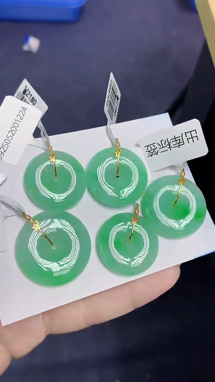 翡翠18K金镶嵌颈饰天然缅甸翡翠A货多样性发其一