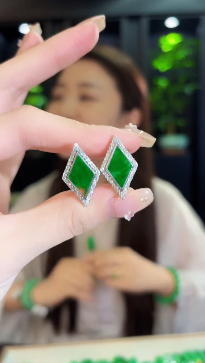 翡翠未镶嵌耳饰缅料A货/多样性发货/一件