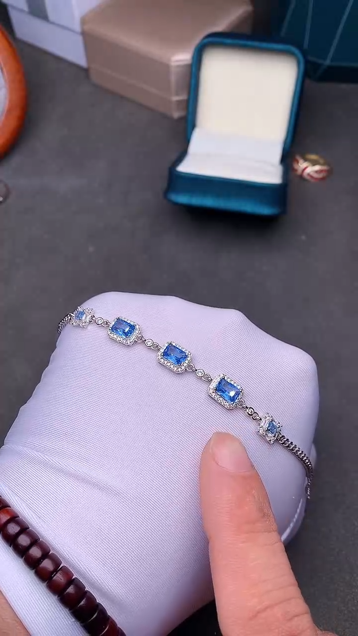 【闪购商品】海蓝宝石手链银S925镶嵌······