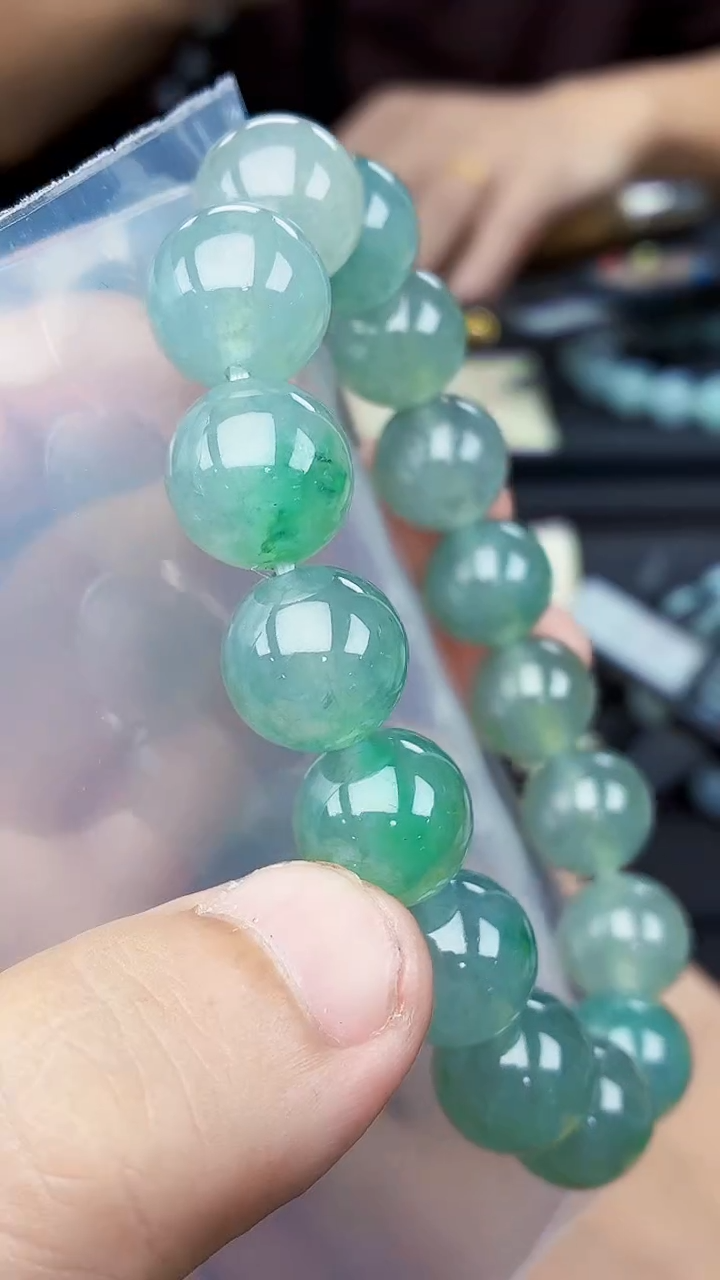 未镶嵌定制翡翠哥***?毛货需精细抛光拍一发一（多样性发货）