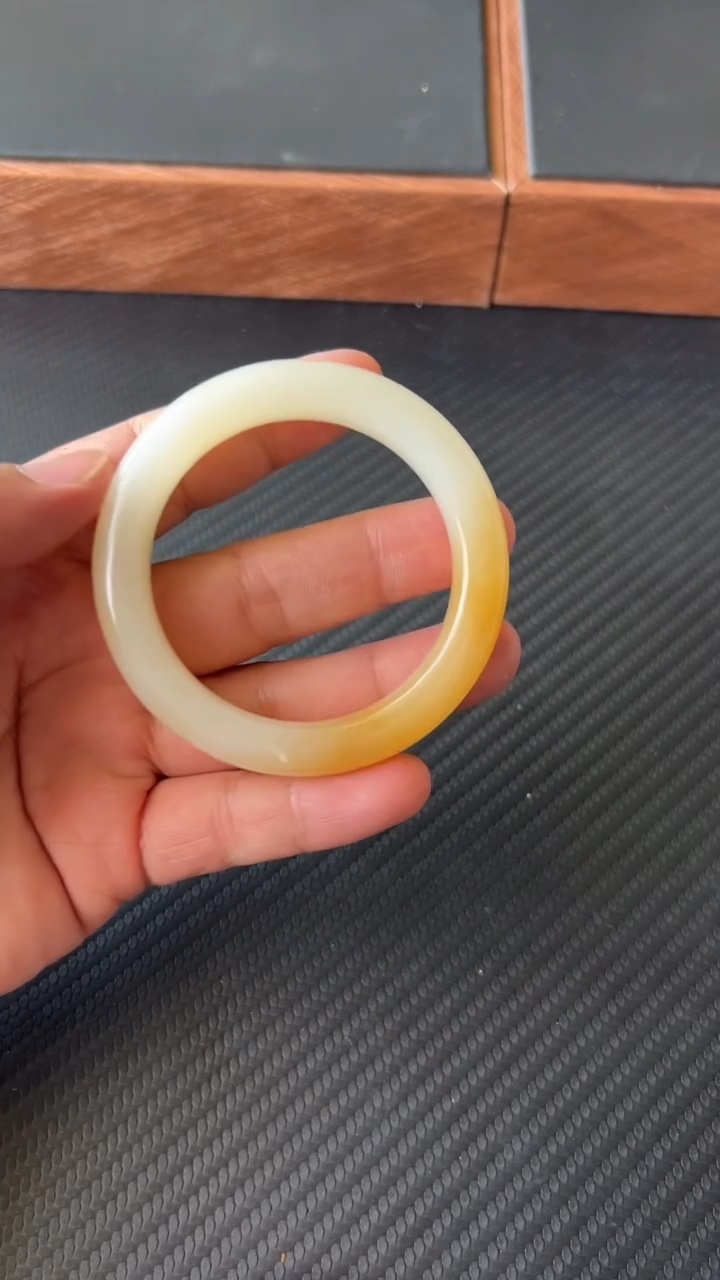 【闪购商品】和田玉手镯未镶嵌且末金山微色差53 L 