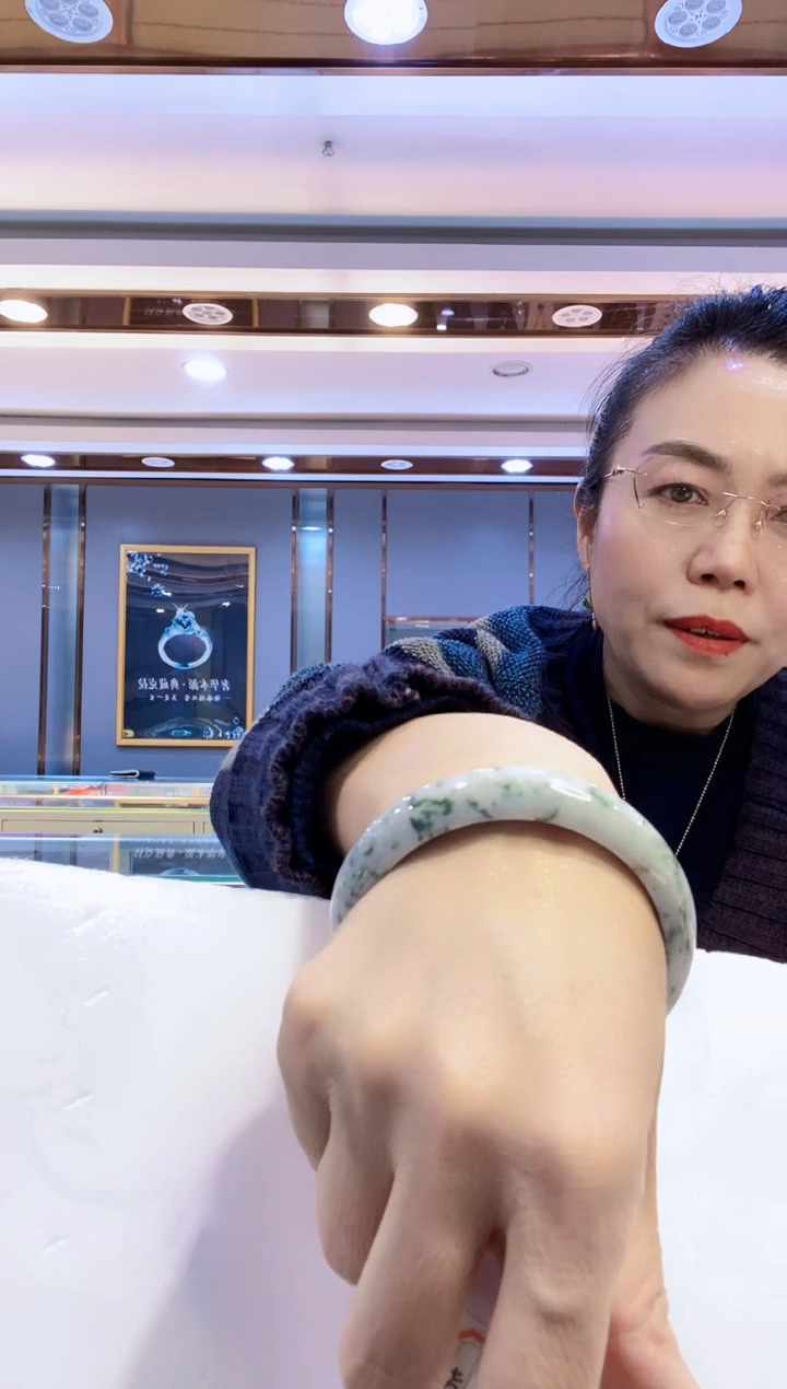 未镶嵌手镯翡翠翡翠手镯