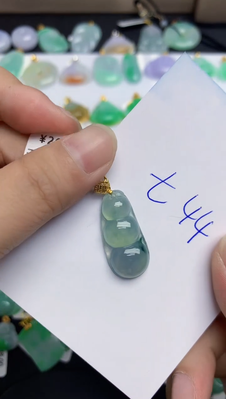 翡翠18K金镶嵌颈饰11111111