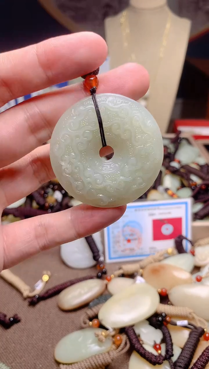 和田玉未镶嵌颈饰1