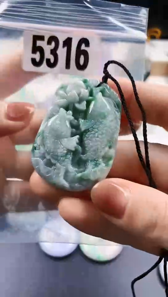 颈饰未镶嵌翡翠天然翡翠吊坠挂件